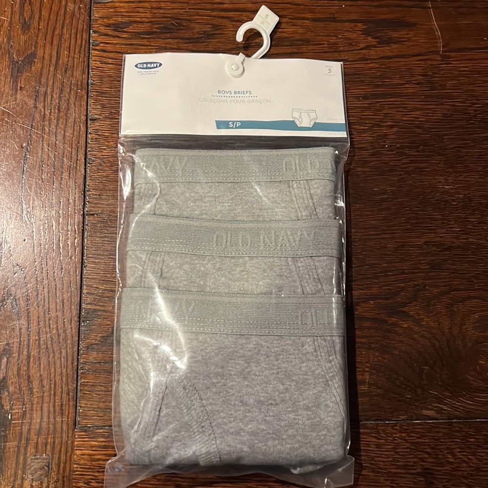 GAP Brief/tshirt bundle 2-PK WH Crewneck T-Shirt,Sz M, 3 PK Underwear Kids Sz S